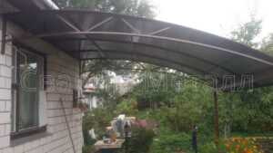 навес над крыльцом из поликарбоната