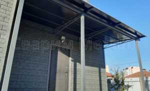 навес к дому из поликарбоната