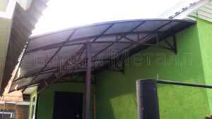 Козырек для крыльца из поликарбоната