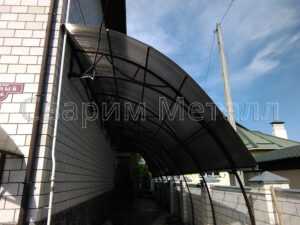 навес над крыльцом из поликарбоната