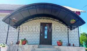 навес над крыльцом из поликарбоната