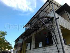 навес над крыльцом из поликарбоната