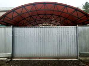 навесы из поликарбоната во дворе