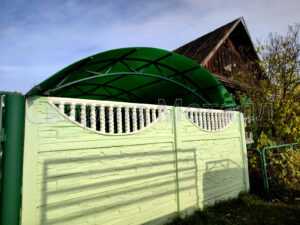 навес для автомобиля из поликарбоната