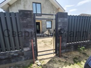 Калитка с забором из садинга