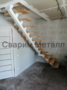 Каркас лестницы со ступенями дуб сосна