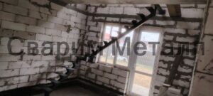 Каркас металлической лестницы в дом