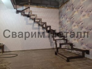 Лестница ломаная двухзабежная