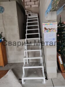 Лестница ломаная на 2 этаж