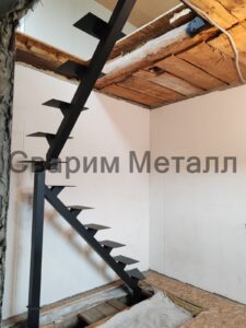 Лестница монокосоур внутренний под 90