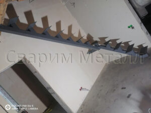 Лестница на моно косоуре прибор графит