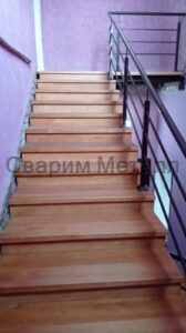 Лестница с перилами под ключ