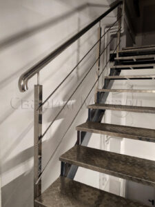 Лестница врз с перилом нержавейка 2