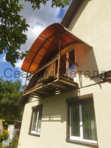 Навес из поликарбоната на балкон