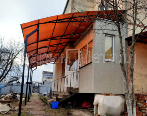 Навес Романовичи над балконом