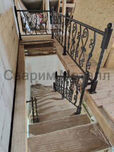 Перила с ковкой