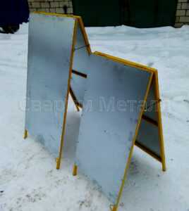 Малый большой желтые рекламные стенды