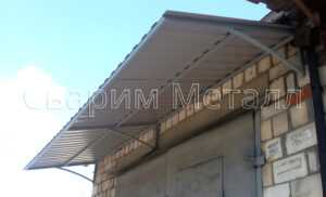 козырек над входной дверью из поликарбоната