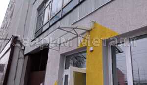 козырек над крыльцом из поликарбоната