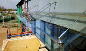 козырек над входной дверью из стекла