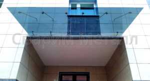 козырек над дверью из стекла