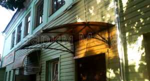 козырек над дверью из поликарбоната