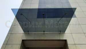 козырек над входной дверью из стекла