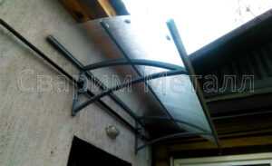 козырек над входной дверью из поликарбоната