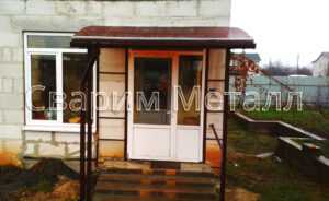 козырек над дверью из поликарбоната