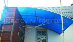 козырек над входной дверью из поликарбоната