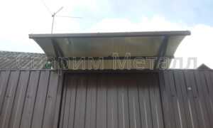 козырек над входной дверью из поликарбоната