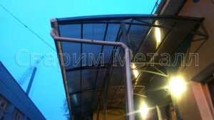 козырек над входной дверью из поликарбоната