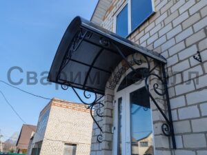 Козырек из поликарбоната с ковкой 2