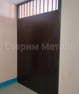 Дверь в лифтовую